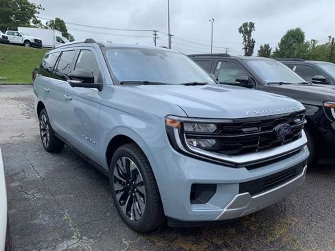 New 2025 Ford Expedition Platinum w/ Driver's Package image 4