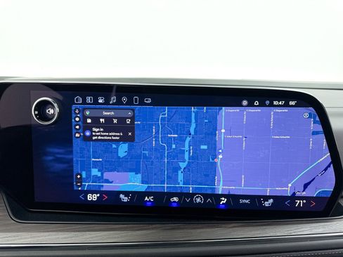 Used 2025 Chevrolet Suburban Z71 image 37