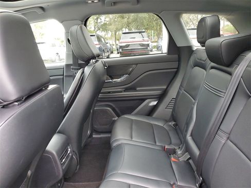 Certified 2022 Lincoln Corsair Reserve image 11