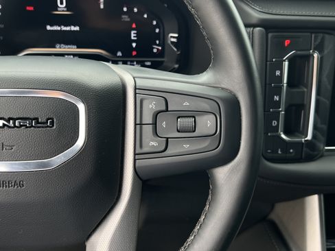 Used 2023 GMC Yukon Denali RWD image 12