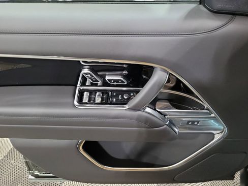 New 2025 Land Rover Range Rover SE image 14