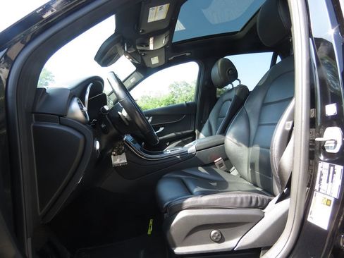 Used 2021 Mercedes-Benz GLC 300 4MATIC image 10