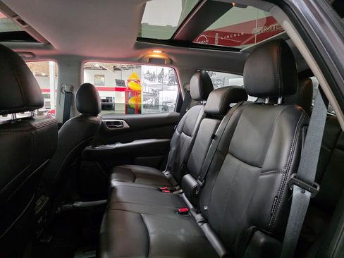 Used 2019 Nissan Pathfinder Platinum image 22