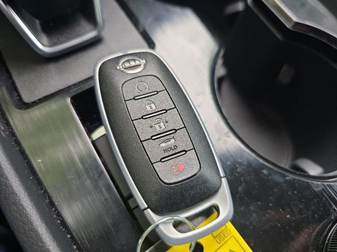 Used 2024 Nissan Sentra SR FWD image 19