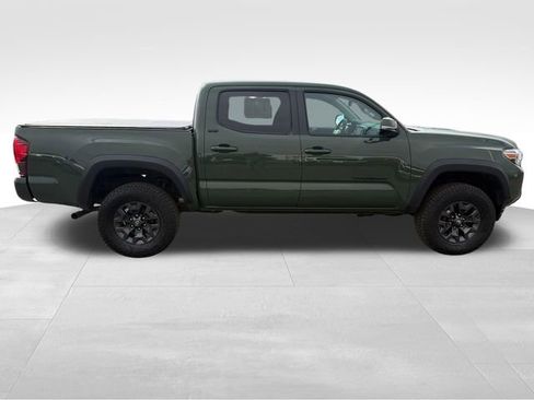 Used 2021 Toyota Tacoma SR5 w/ Trail Edition image 7