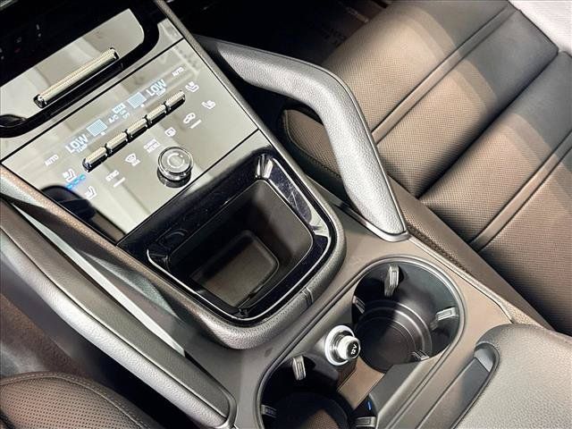 Certified 2025 Porsche Cayenne Coupe AWD/4WD image 19
