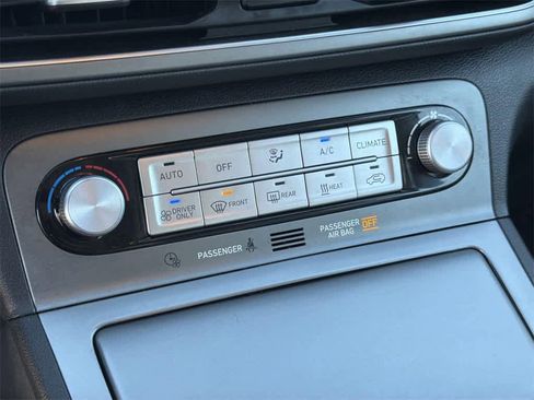 Used 2023 Hyundai Kona SE image 16