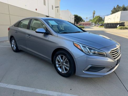 Used 2017 Hyundai Sonata SE FWD image 3