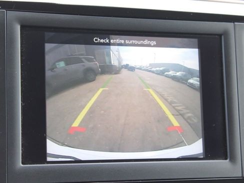 Used 2019 Chrysler Pacifica Touring-L image 42