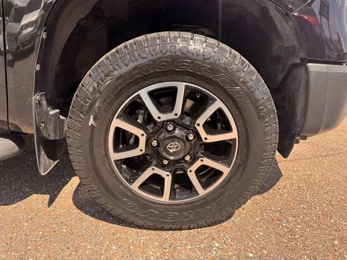 Used 2018 Toyota Tundra SR image 8