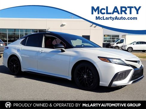 Used 2021 Toyota Camry XSE image 1