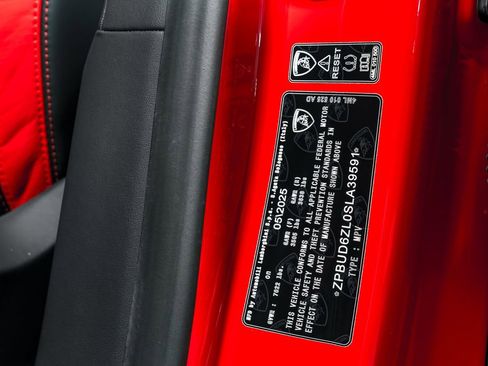 Used 2025 Lamborghini Urus SE AWD/4WD image 12