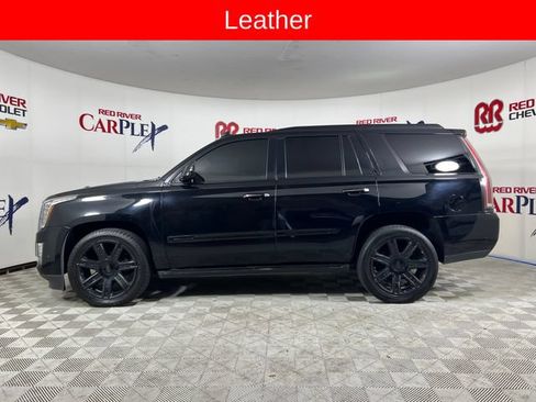 Used 2017 Cadillac Escalade Premium Luxury AWD/4WD image 4
