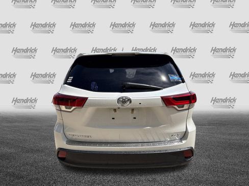 Used 2019 Toyota Highlander XLE FWD image 9
