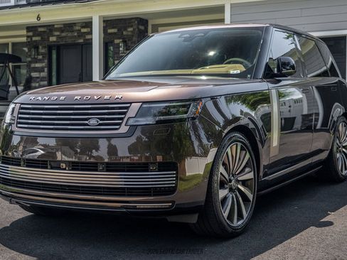 Used 2025 Land Rover Range Rover SV AWD/4WD image 14