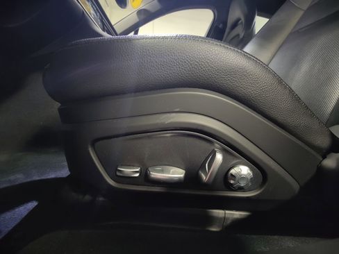 Used 2018 Porsche Panamera 4S image 31