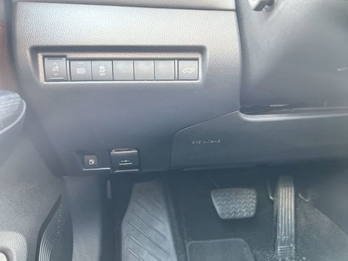 Used 2022 Toyota Venza XLE AWD/4WD image 18