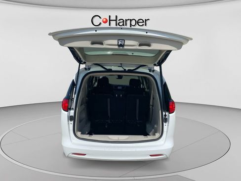 Used 2023 Chrysler Voyager LX FWD image 14