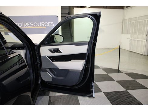 Used 2019 Land Rover Range Rover Velar R-Dynamic SE image 26
