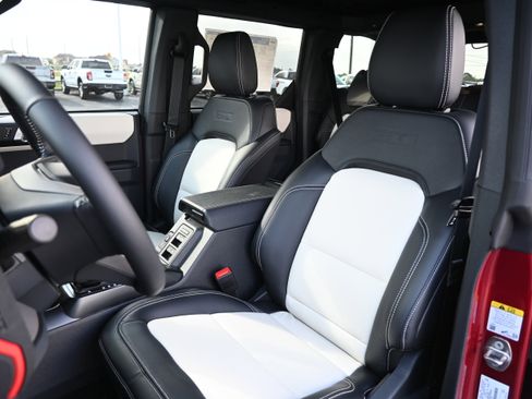 New 2026 Ford Bronco Outer Banks w/ Sasquatch Package image 33