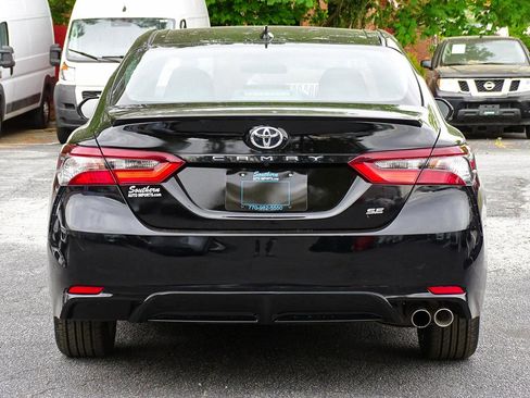 Used 2022 Toyota Camry SE w/ Convenience Package FWD image 12