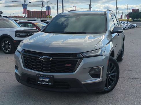 Used 2023 Chevrolet Traverse RS FWD image 1