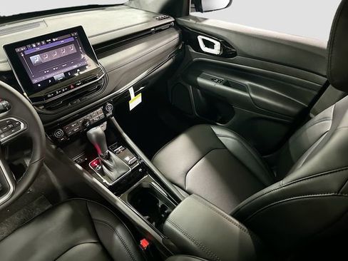 New 2026 Jeep Compass Limited image 24