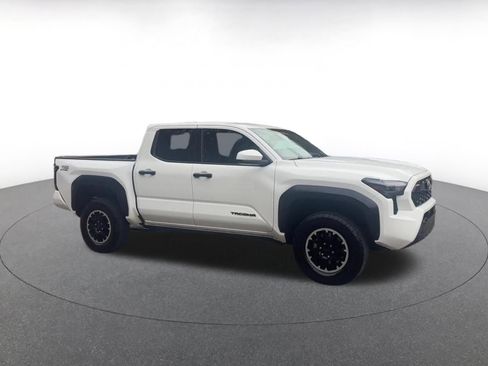 Used 2025 Toyota Tacoma TRD Off-Road AWD/4WD image 2