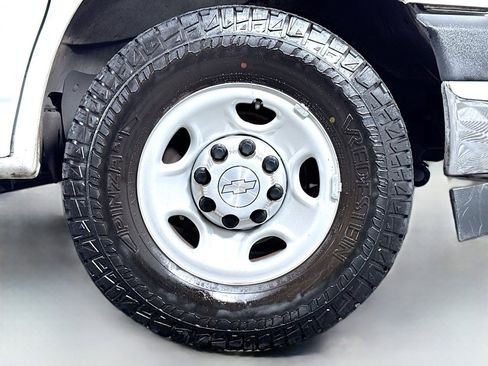 Used 2019 Chevrolet Express 2500 w/ Driver Convenience Package image 9