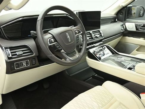 Used 2023 Lincoln Navigator L Black Label image 9