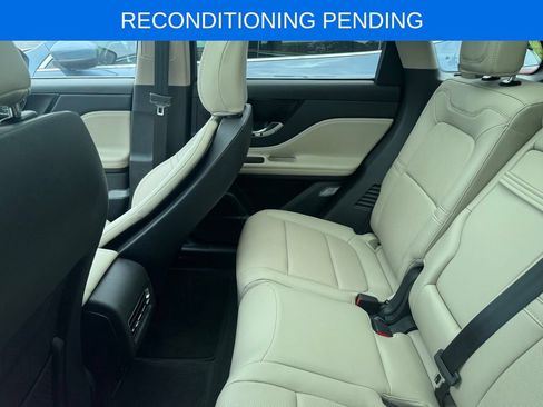 Used 2025 Lincoln Corsair Grand Touring AWD/4WD image 9