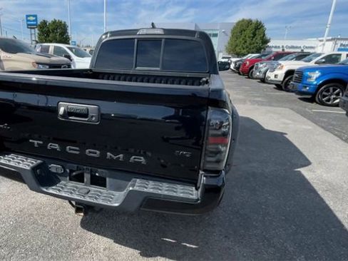 Used 2022 Toyota Tacoma SR image 9