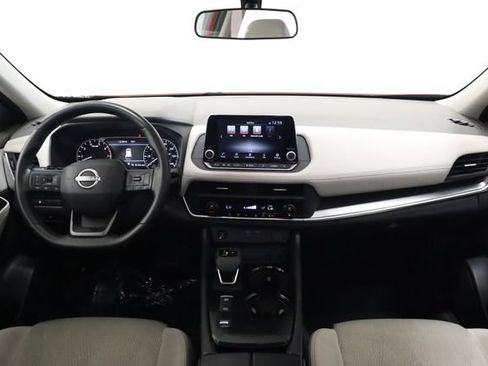Used 2025 Nissan Rogue SV FWD image 16