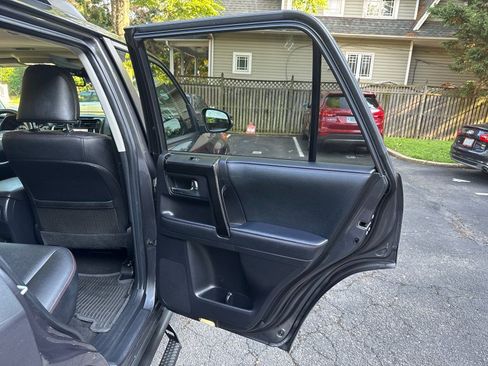 Used 2020 Toyota 4Runner Venture w/ Moonroof Package AWD/4WD image 16