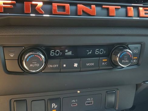 Used 2025 Nissan Frontier PRO-4X AWD/4WD image 29
