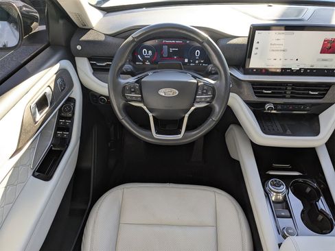 Used 2025 Ford Explorer Platinum w/ Ultimate Package image 18