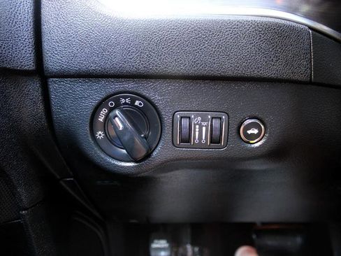 Used 2018 Dodge Charger SXT image 26