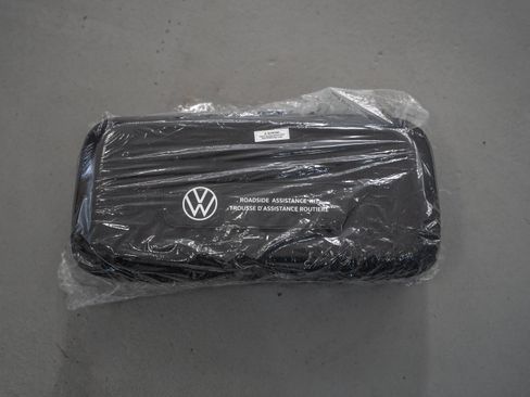 Used 2025 Volkswagen ID. Buzz 1st Edition RWD image 43