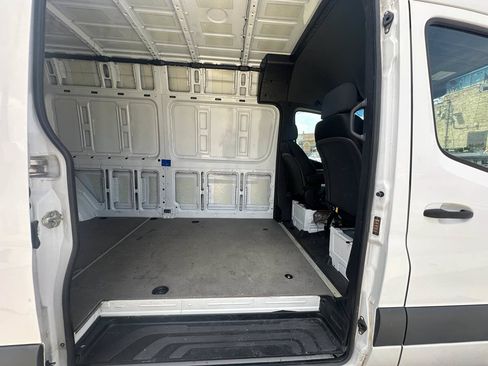 Used 2021 Mercedes-Benz Sprinter 2500 w/ Driver Convenience Package image 22