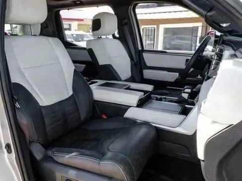 Used 2024 Toyota Tundra Capstone AWD/4WD image 45