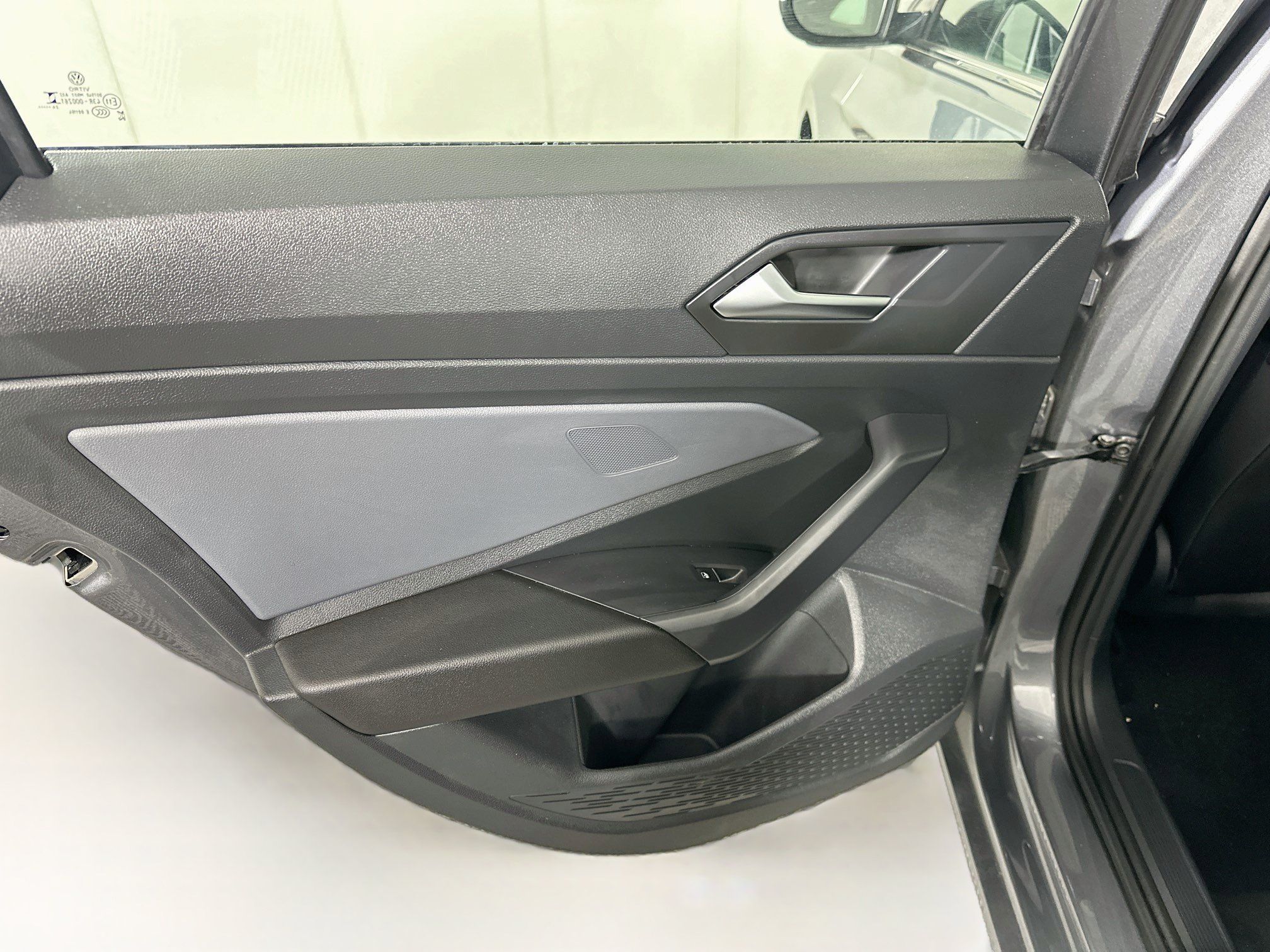 Used 2025 Volkswagen Jetta SE FWD image 26