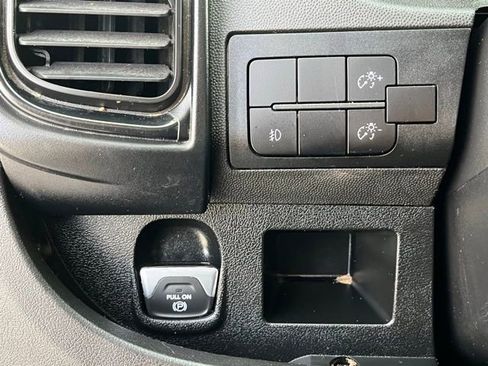 Used 2024 RAM ProMaster 2500 w/ Convenience Group image 17