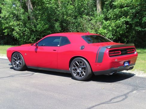 Used 2016 Dodge Challenger R/T Scat Pack w/ Leather Interior Group RWD image 38