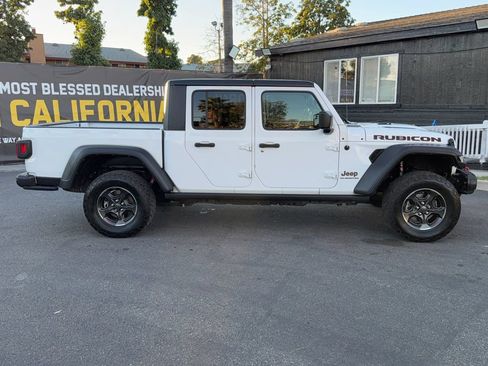 Used 2021 Jeep Gladiator Rubicon w/ Trailer Tow Package AWD/4WD image 9
