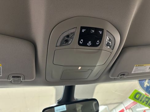 Certified 2024 Chrysler Pacifica Select image 34