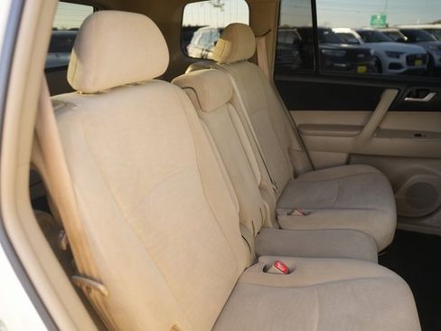 Used 2013 Toyota Highlander Plus image 16