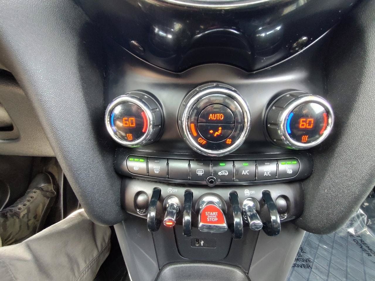Used 2019 MINI Cooper 4-Door Hardtop FWD image 23
