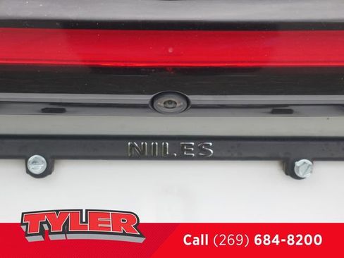 Used 2023 Chrysler Pacifica Touring-L FWD image 16