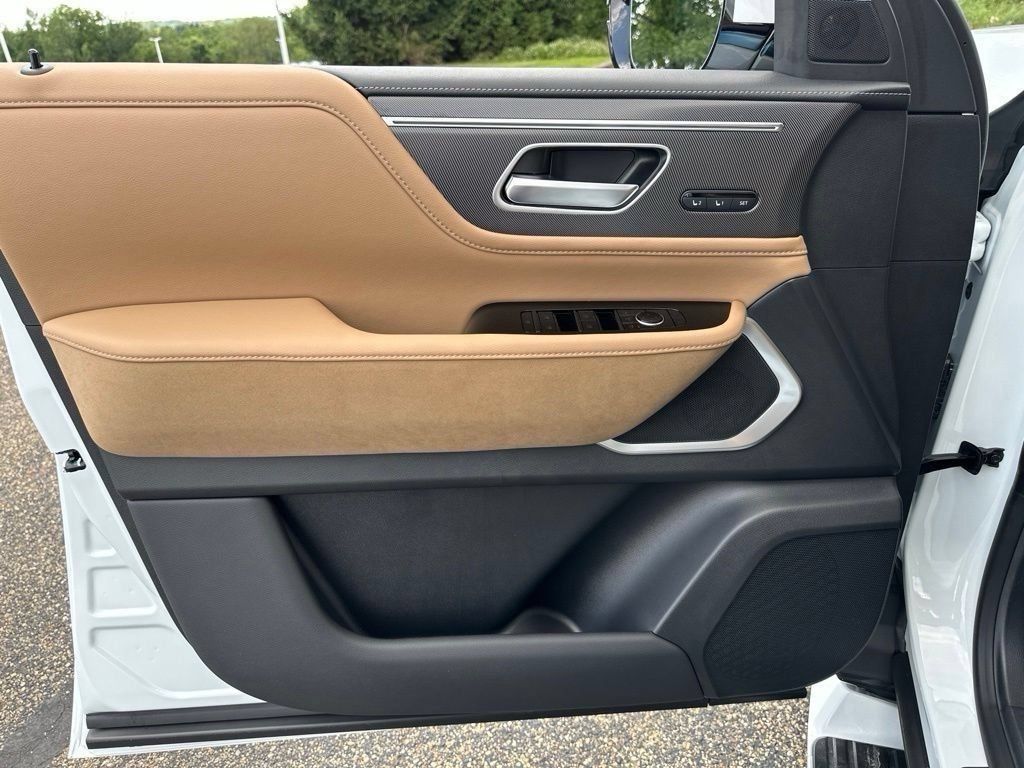 New 2027 INFINITI QX80 Luxe w/ Cargo Package AWD/4WD image 31