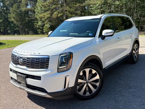 Used 2020 Kia Telluride EX w/ EX Premium Package FWD image 3